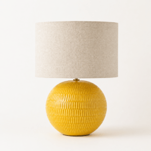 Lampada in ceramica gialla con paralume